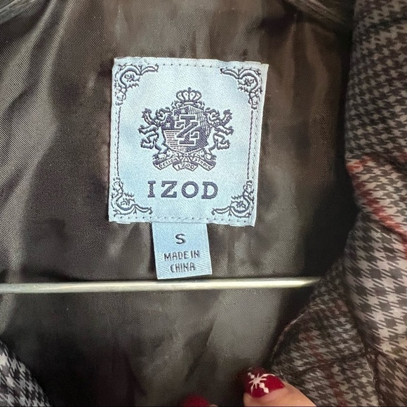 Izod Plaid Design Quilted Puffer Vest - Picture 5 of 6